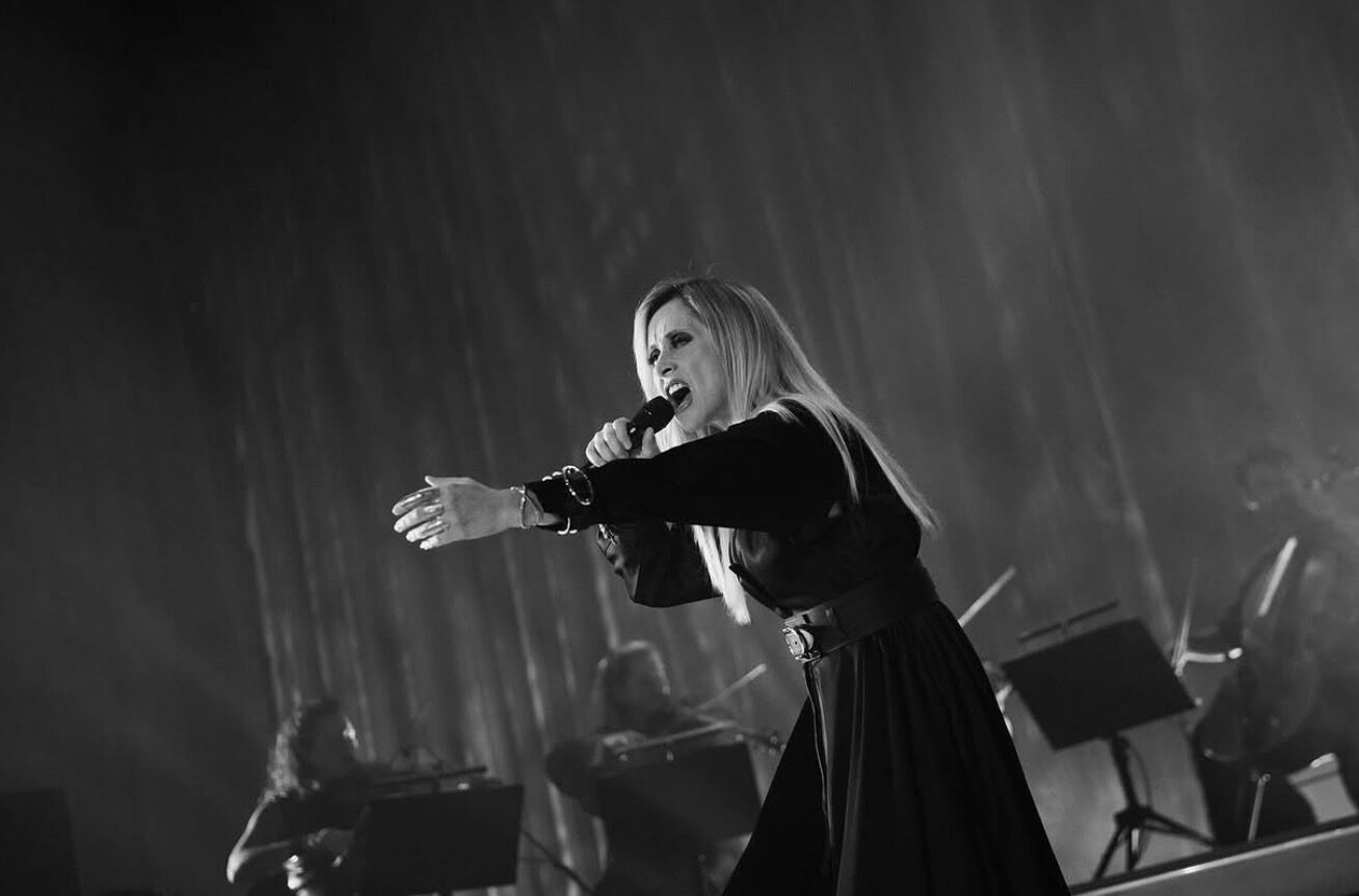 choreographer, movement director and model paris Lara fabian Tour Je suis là